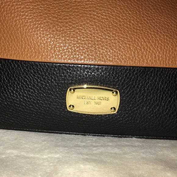 MICHAEL KORS BROWN LEATHER HAND BAG - Picture 2 of 8